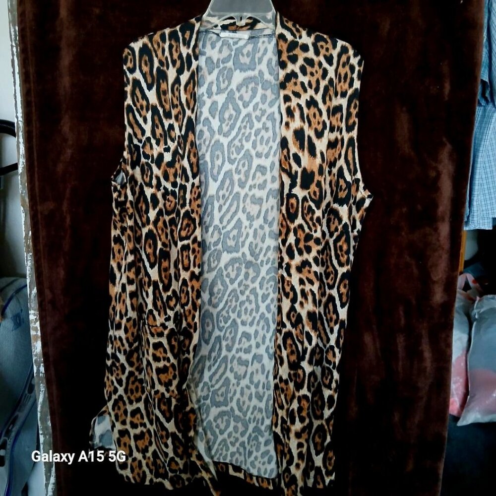 Animal print long large sleeveless cardigan, soft material with 2 front pockets